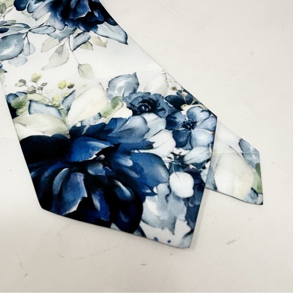 Blue White Floral Graphic Men’s Tie Easy Care Polyester 55” X 4” - Picture 2 of 4